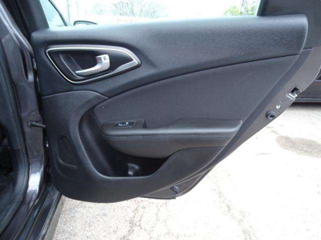 2016 Chrysler 200 Limited 4Dr Sedan